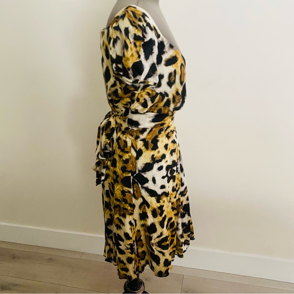 Leopard Print Betsey Johnson V-Neck Wrap Dress in Yellow and Black - Picture 5 of 10